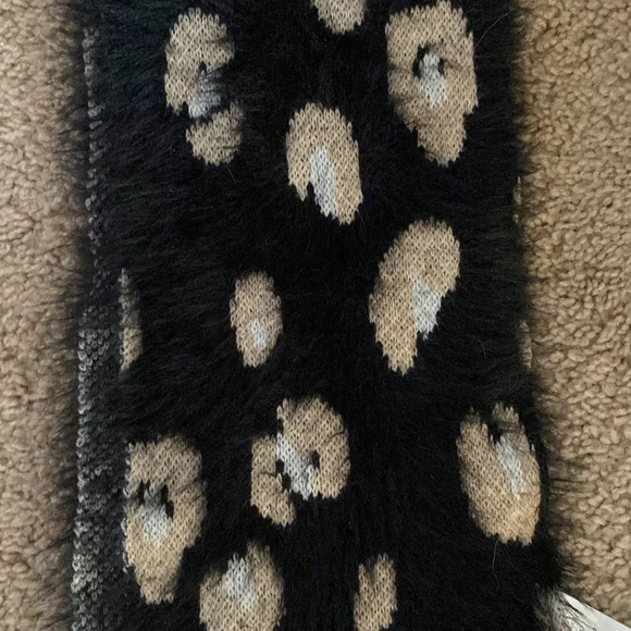 Urban Outfitters Leopard Print Fringe Scarf - Picture 3 of 3
